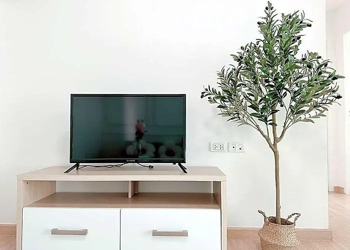 ホテル Cozy 2br Near Mrt Bangkhae バンコク都