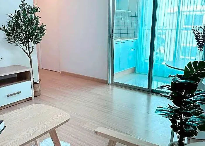 ホテル Cozy 2br Near Mrt Bangkhae バンコク都