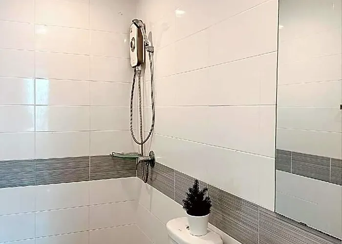 Cozy 2br Near Mrt Bangkhae ホテル 4*